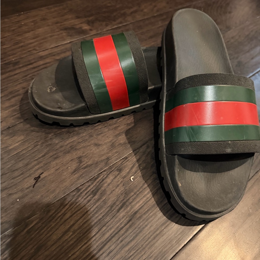 Gucci Black, Green, and Red Sandals